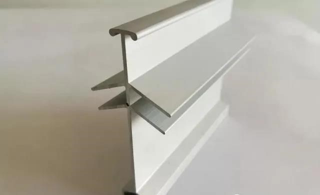 屋脊.jpg
