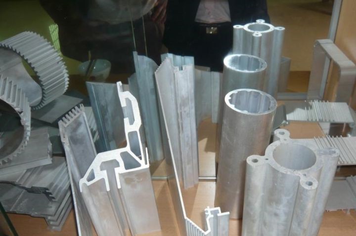 玻璃温室铝型材.jpg