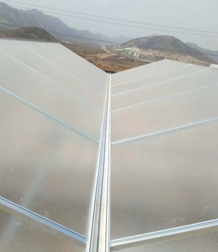 温室跨度适度减少,天沟截面积增大、适度降低温室顶部尖顶角度的坡度,以及缩短温室大棚开间的长度,来增加我们温室的排雨量.jpg 温室跨度适度减少,天沟截面积增大、适度降低温室顶部尖顶角度的坡度,以及缩短温室大棚开间的长度,来增加我们温室的排雨量.jpg